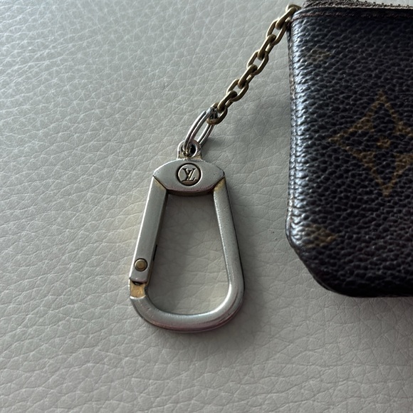 Louis Vuitton Key Pouch - Picture 7 of 8